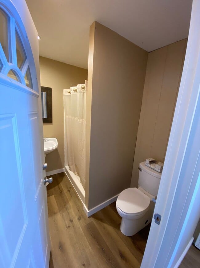 Building Photo - Stunning 3 Bedroom Home with Barn and Over 3 Acres!