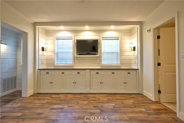 Building Photo - 247 E Hurst St