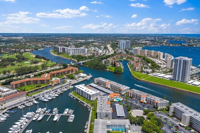 Building Photo - 29 Yacht Club Dr