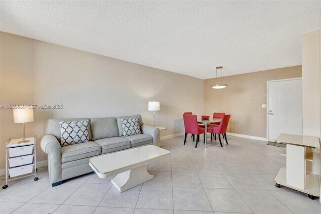Building Photo - 3113 S Ocean Dr