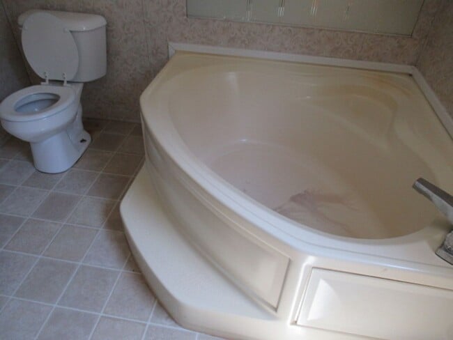 Building Photo - 406 Crystal Dr