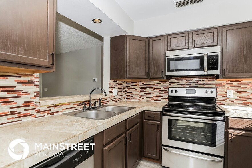 Building Photo - 714 Eagle Ave