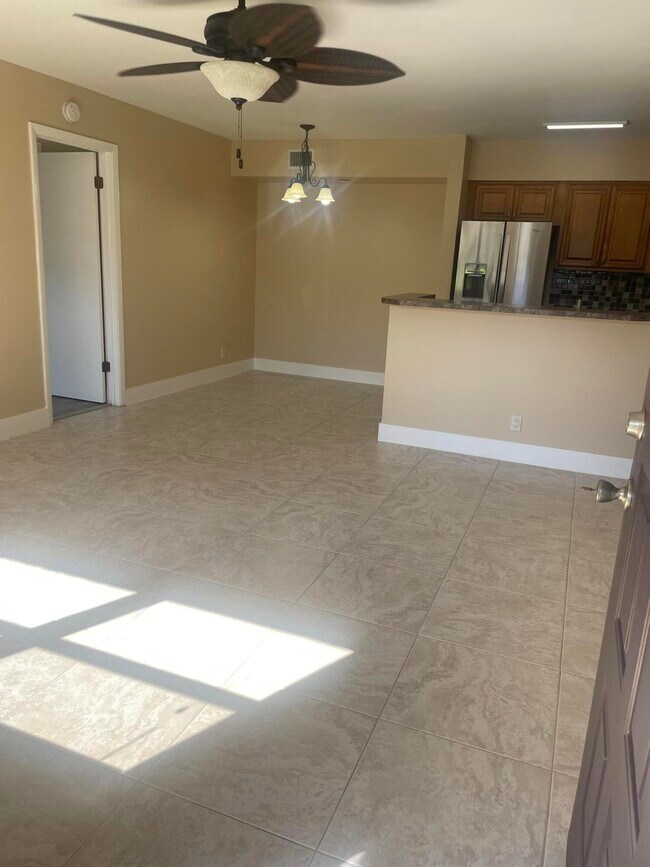 Building Photo - 7233 Golf Colony Ct