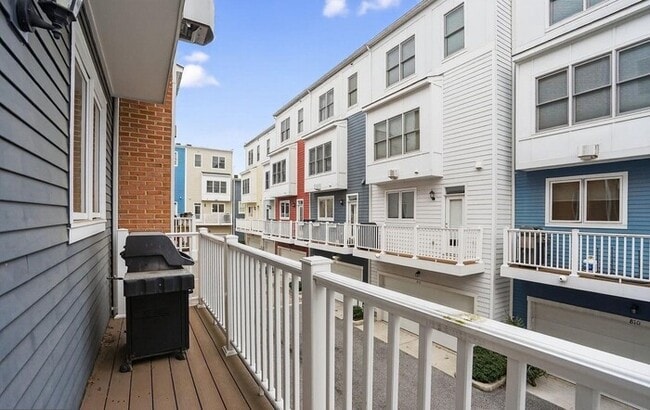 Building Photo - Modern 3BR Townhome with Rooftop Terrace & Garage in Old Town Commons