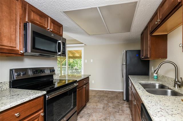 Building Photo - 6407 Woods Edge Dr