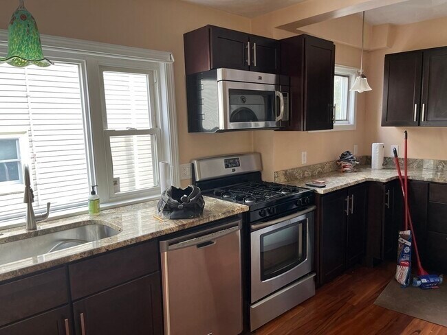 Building Photo - 39 Ash Ave