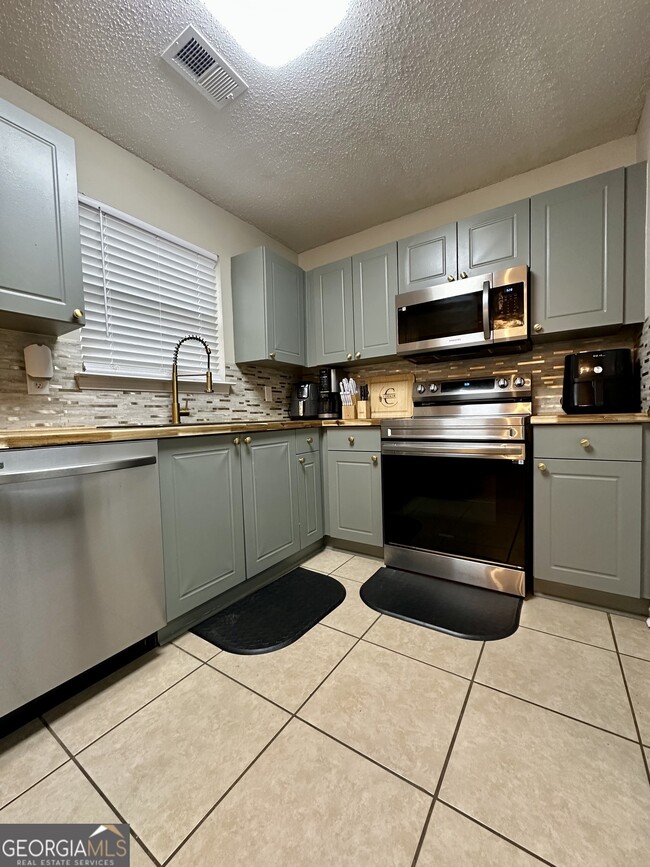 Building Photo - 236 Turnstone Rd