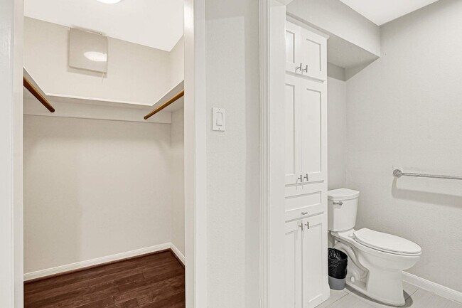 Building Photo - 5534 Loch Lomond Dr