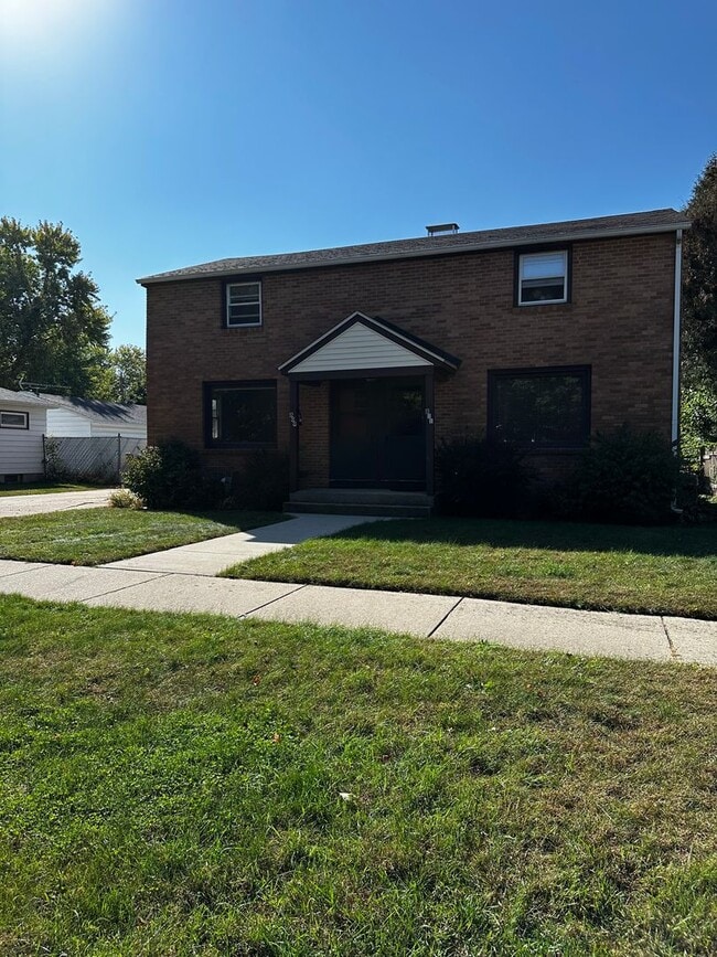 Building Photo - 811-811 Miller Ave