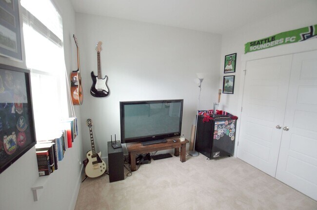 Building Photo - Charming Home in Mixson!
