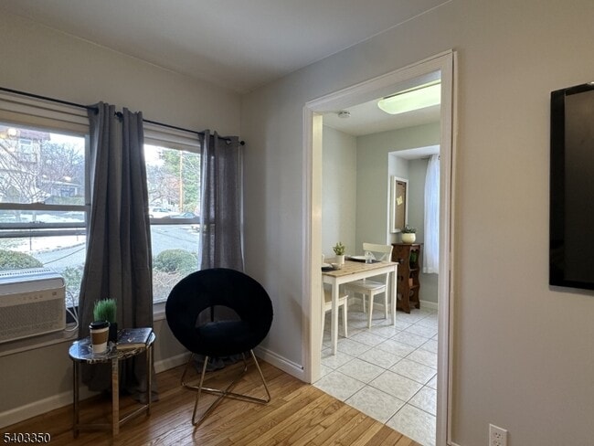 Building Photo - 39 N Mountain Ave