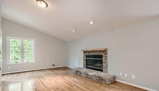 Building Photo - 38 Argyll Dr
