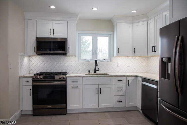 Building Photo - 711 Brooklyn Ave