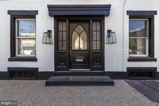 Building Photo - 2053 Christian St