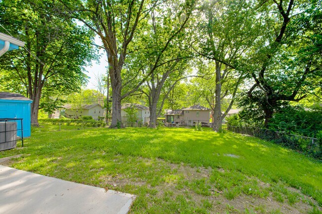 Building Photo - 9411 Fairwood Dr