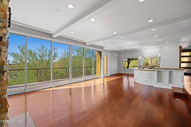 Building Photo - 4820 E Cottontail Run Rd