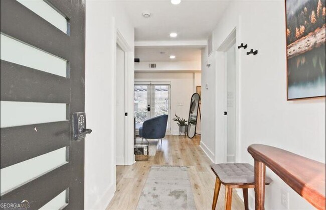 Primary Photo - 3229 Kingsdale Dr SW