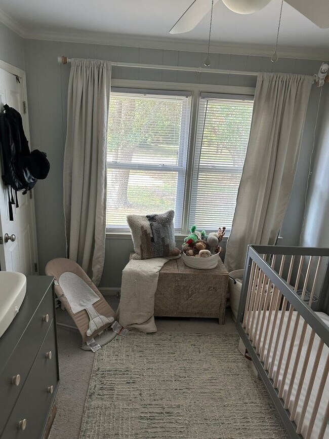 Building Photo - Cute home with great space