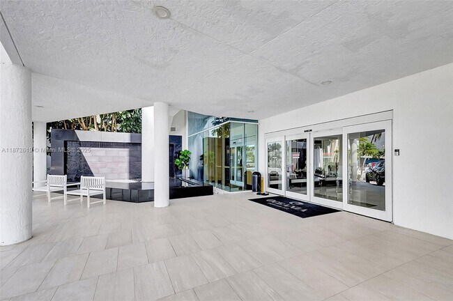 Building Photo - 16485 Collins Ave