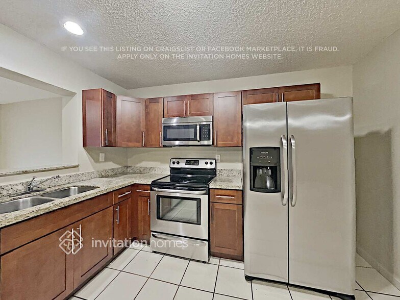 Building Photo - 5920 SW 148th Ave