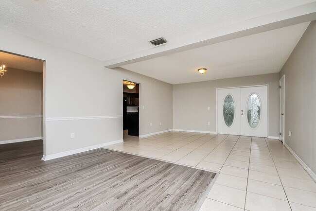 Building Photo - 3412 Groveview Dr