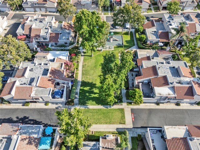 Building Photo - 9764 Huntington Dr