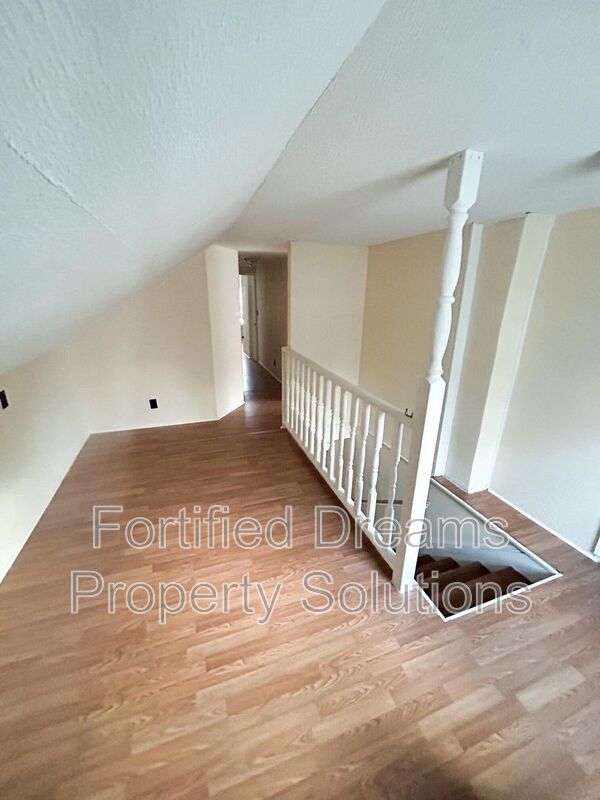 Building Photo - 315 S 3rd Ave