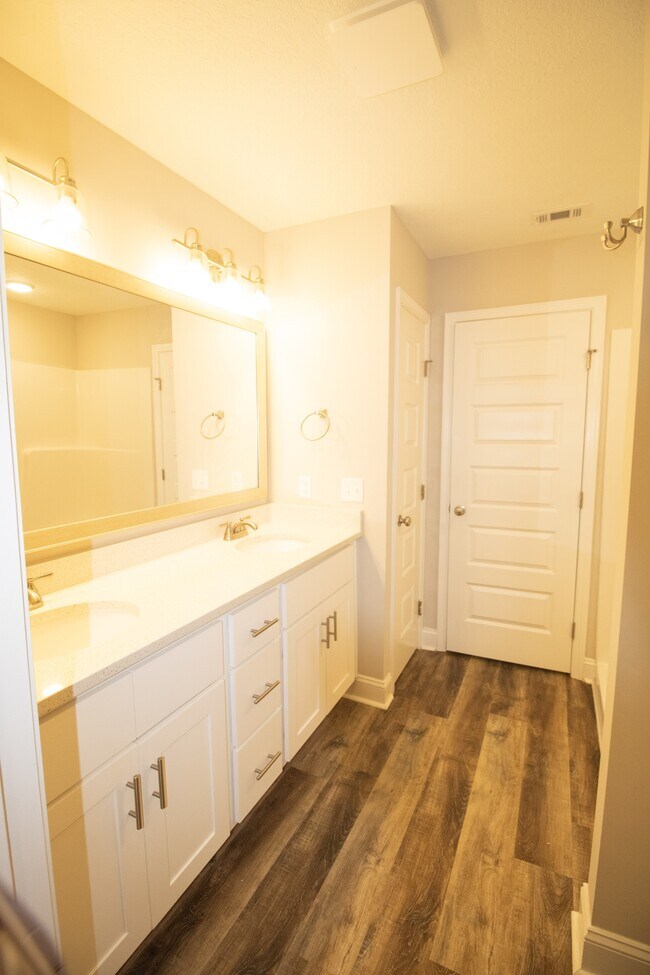 Building Photo - 106 Woodsedge Dr