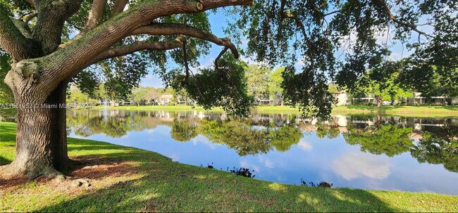 Building Photo - 612 Gardens Dr