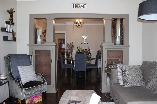 Building Photo - 3204 S Emerald Ave