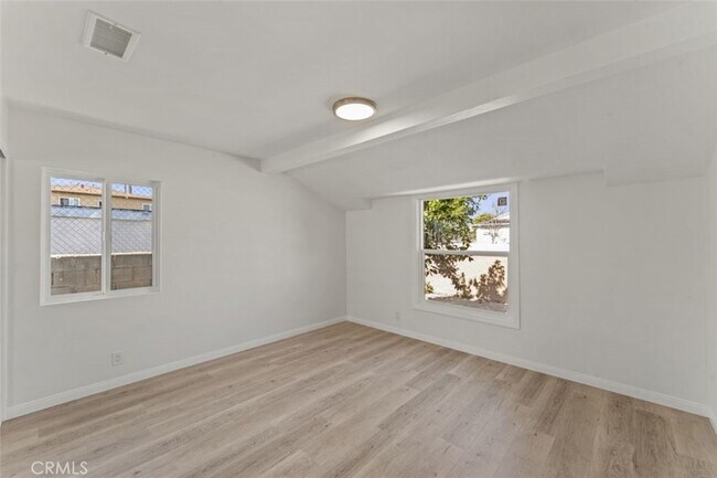 Building Photo - 14722 Strathern St