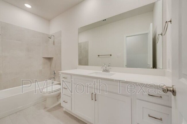 Building Photo - 505 Portina Dr