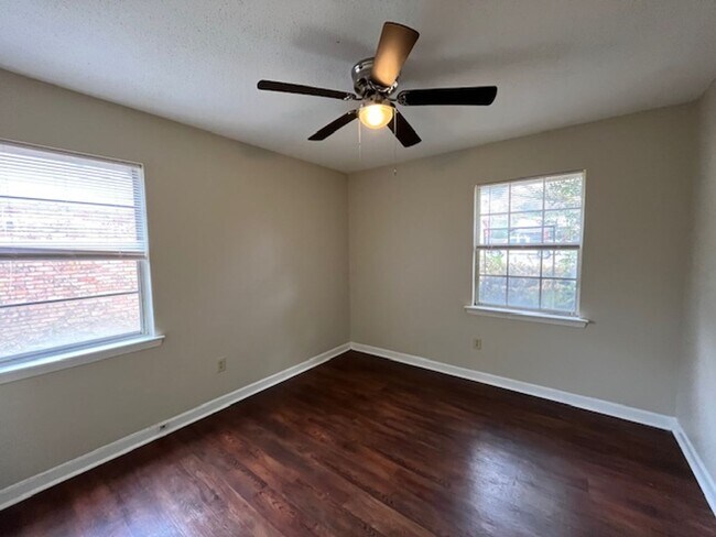 Building Photo - Renovated 3 Bedroom 1 Bath Home for Rent!!