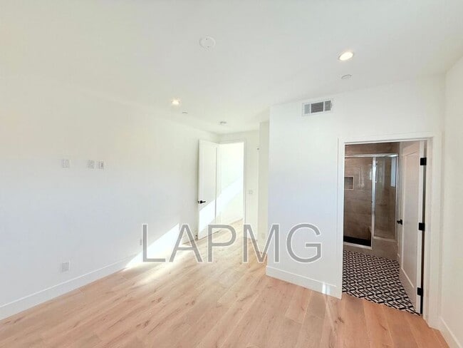 Building Photo - 3414 London St