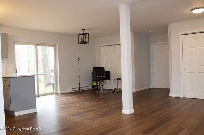 Building Photo - 1044 Knollwood Dr
