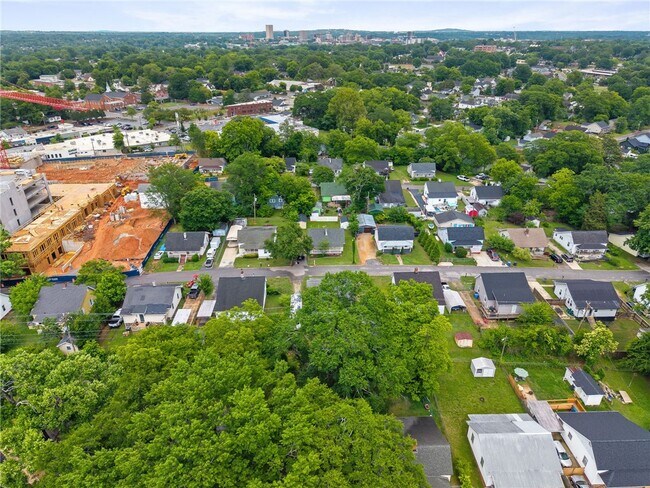 Building Photo - 16 Saco St