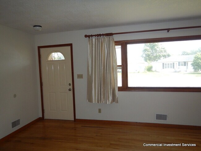 Building Photo - 2214 Anna Ave