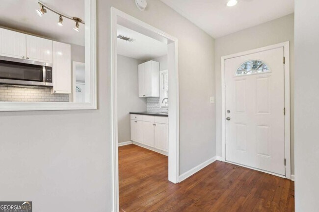 Building Photo - 1840 Camellia Dr