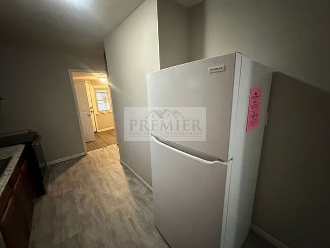 Building Photo - 2411 S Sterling Ave