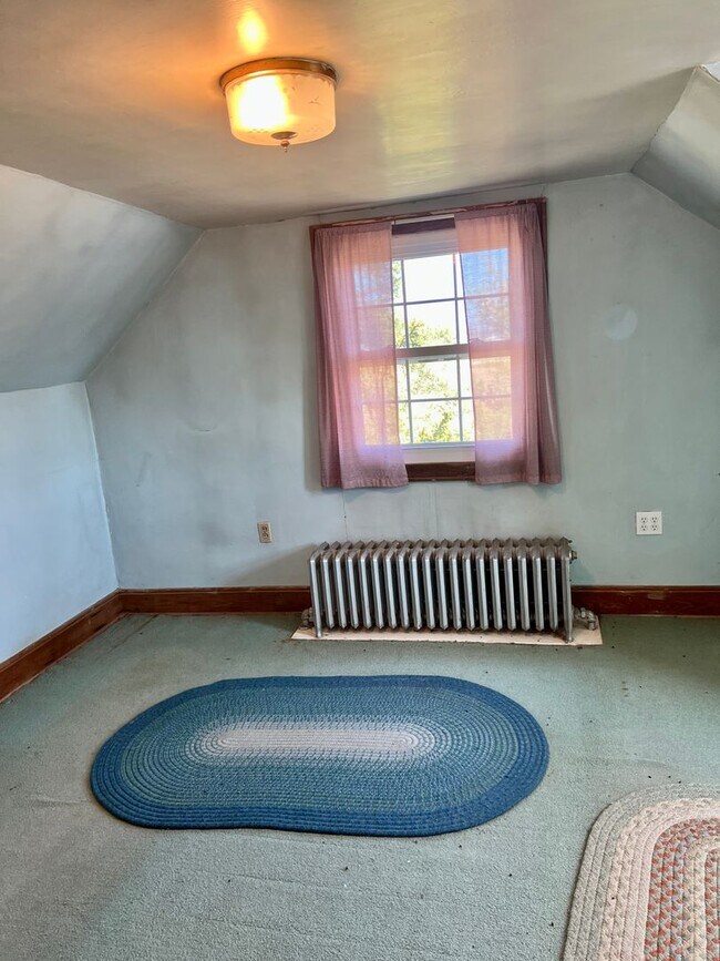 Building Photo - Country living! 1st floor laundry 3+ car garage with work shop