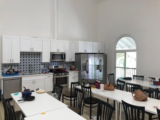 Building Photo - 840 Hilgard Ave