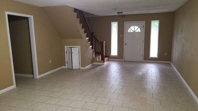 Building Photo - 511 Ponderosa Dr