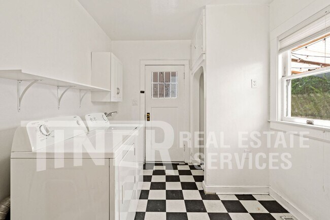Building Photo - 1321 17th St