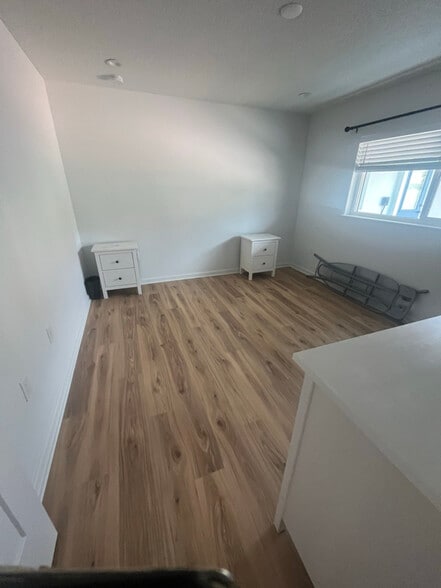 Building Photo - 615 Azalea Ln