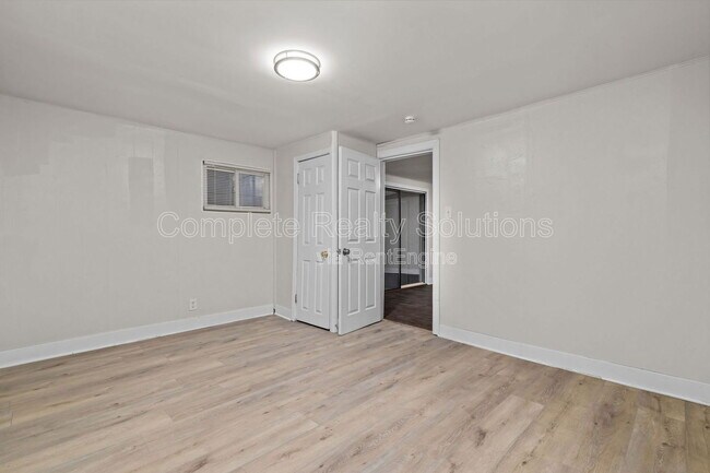 Building Photo - 465 S Dade Ave