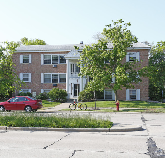 Building Photo - Highland Court Apartments