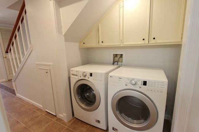 Building Photo - 6511 Kenyon Ln