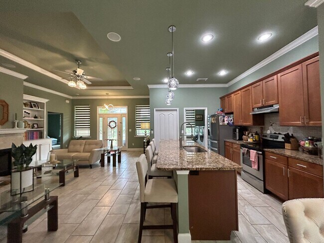 Building Photo - Elegant 3/2 in Oakmont