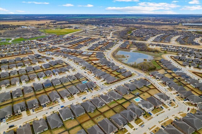 Building Photo - 3225 Sioux Trl