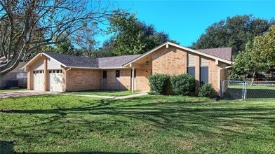 Building Photo - 1609 Castlewood Ct